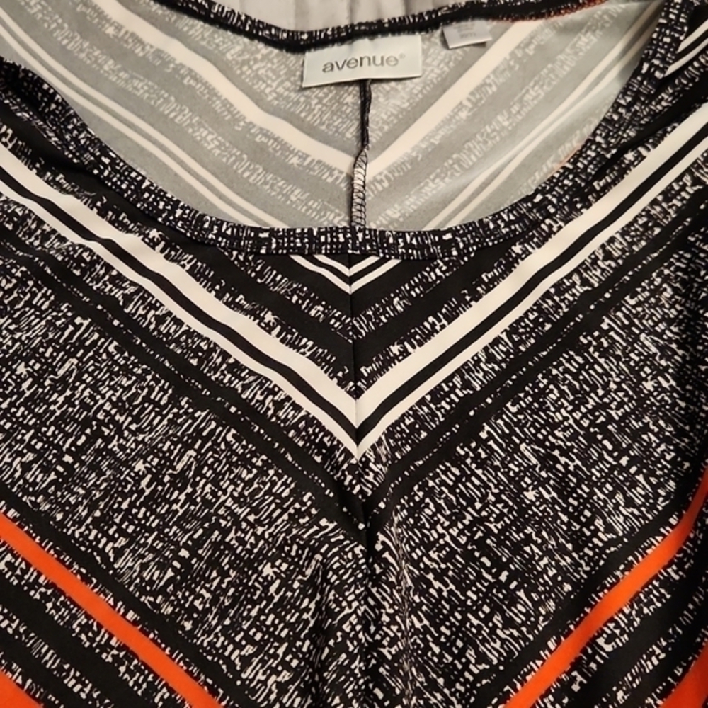 [Avenue] Scoop Neck Triangle Blouse - Size 30/32 - Picture 6 of 11